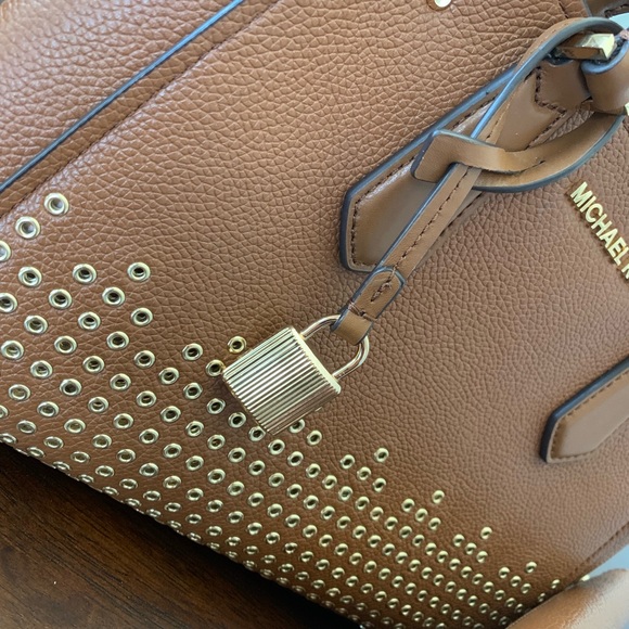 Authentic MICHAEL KORS purse and matching wallet. - Picture 2 of 4